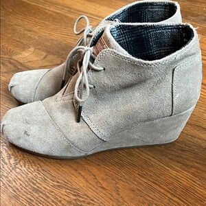 Toms Tan Wedge Shoes Suede Lace-Up Design